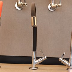 Torneira Cozinha Mesa Soft Preto C17 - Leão Metais